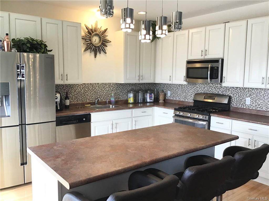 913 Hawthorn Way - Photo 1