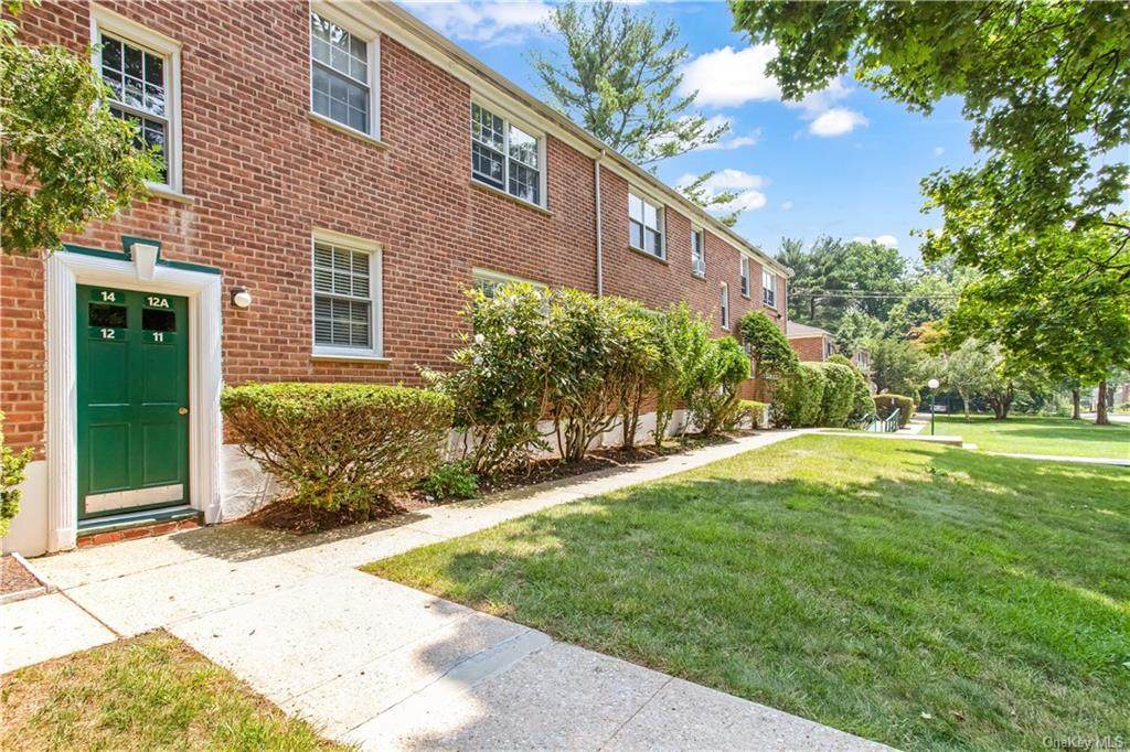180 Pinewood Road - Photo 1