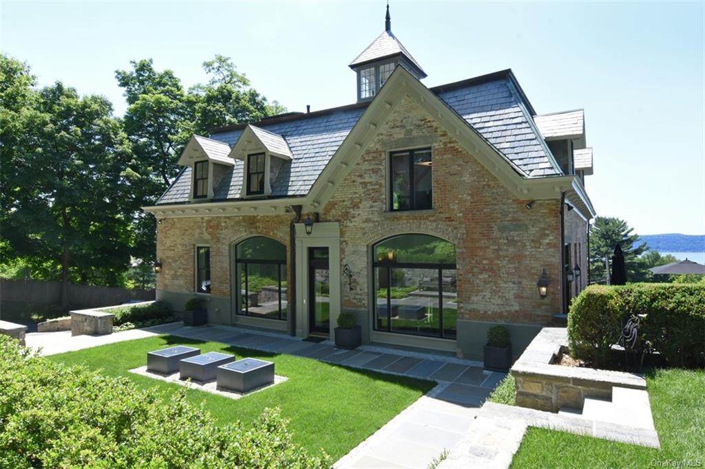 20 Strawberry Lane - Photo 1
