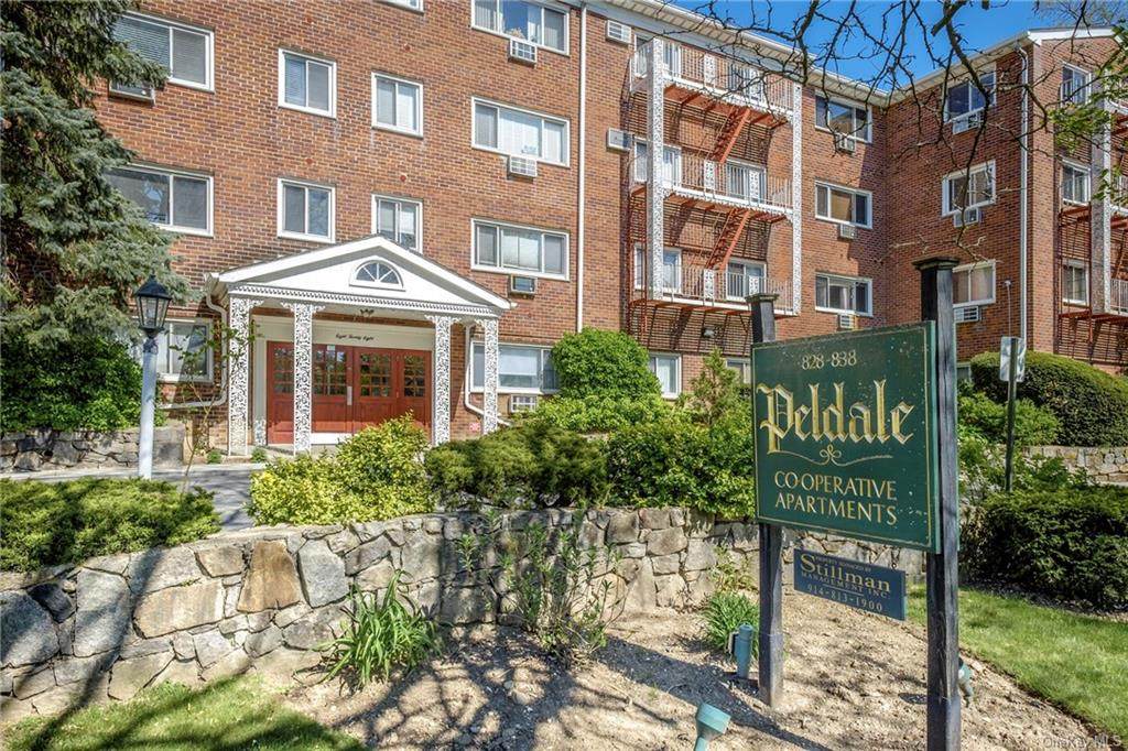 828 Pelhamdale Avenue - Photo 1