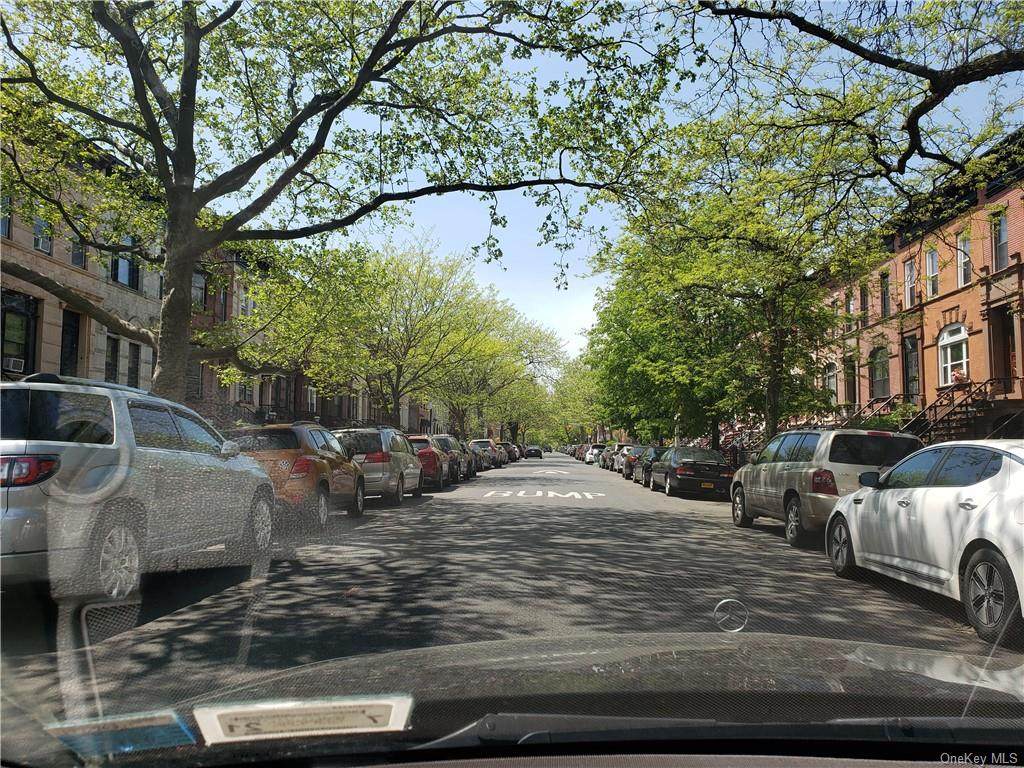 524 Macdonough Street - Photo 1