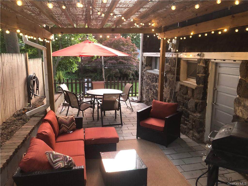 421 Union Avenue - Photo 1
