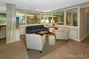 3 Washington Square - Photo 1
