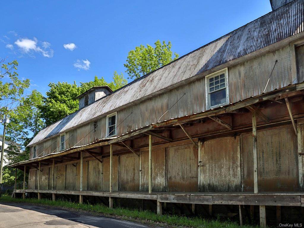 40 Railroad Avenue - Photo 1