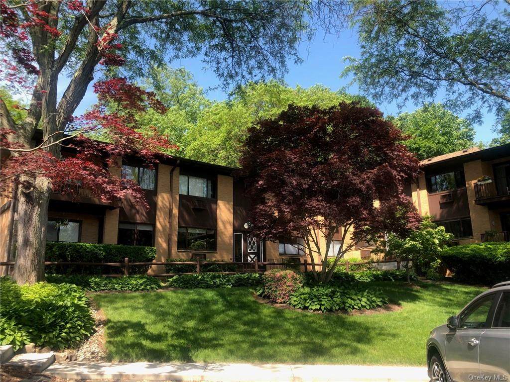 4 Lawrence Park Drive - Photo 1