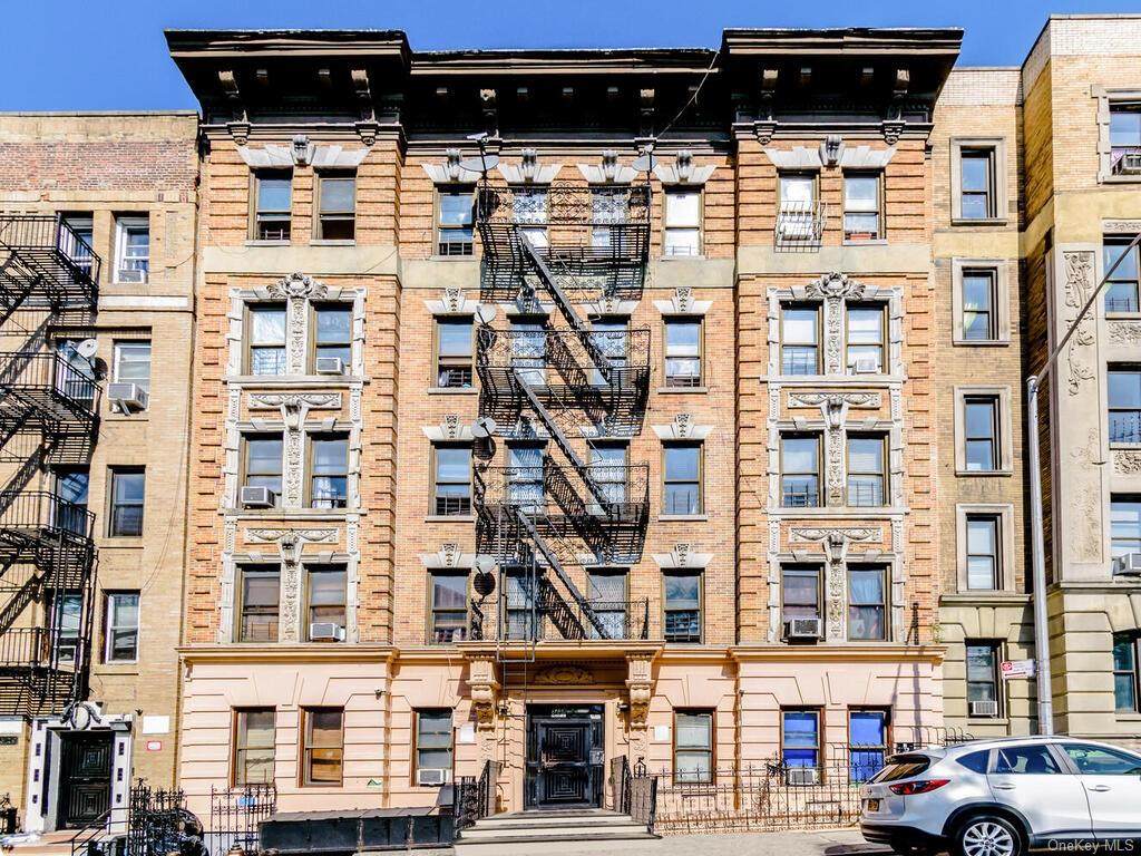 525 138th Street - Photo 1