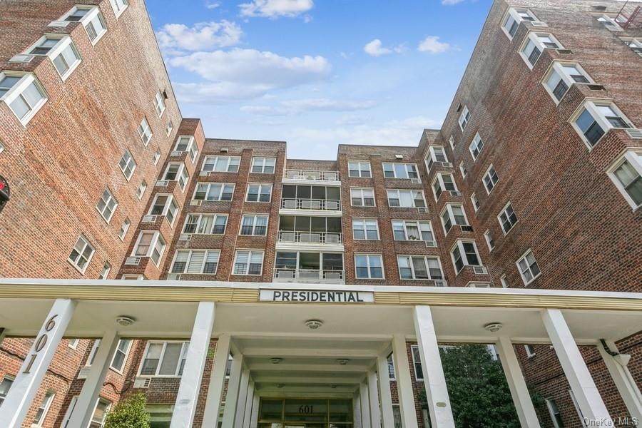 601 Kappock Street - Photo 1