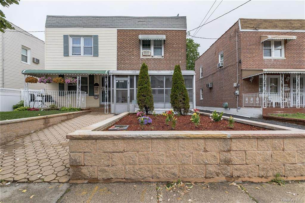 2559 Woodhull Avenue - Photo 1
