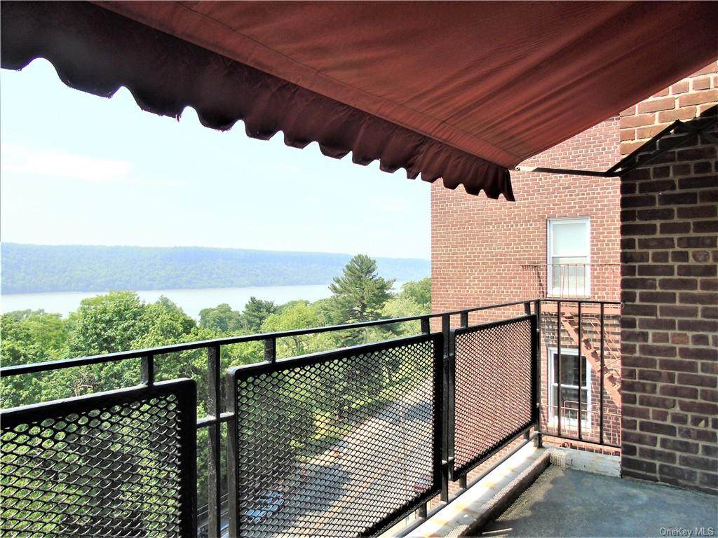 440 Warburton Avenue - Photo 1