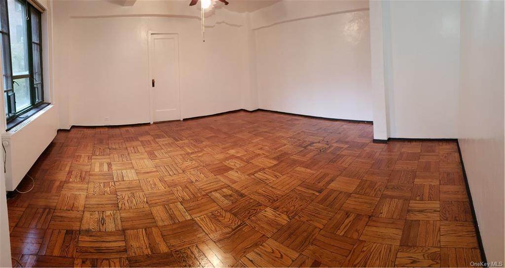 89 Metropolitan Oval - Photo 1