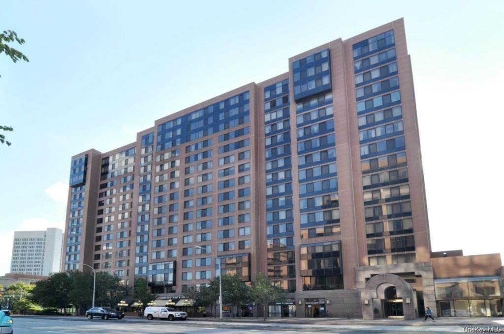 4 Martine Avenue - Photo 1