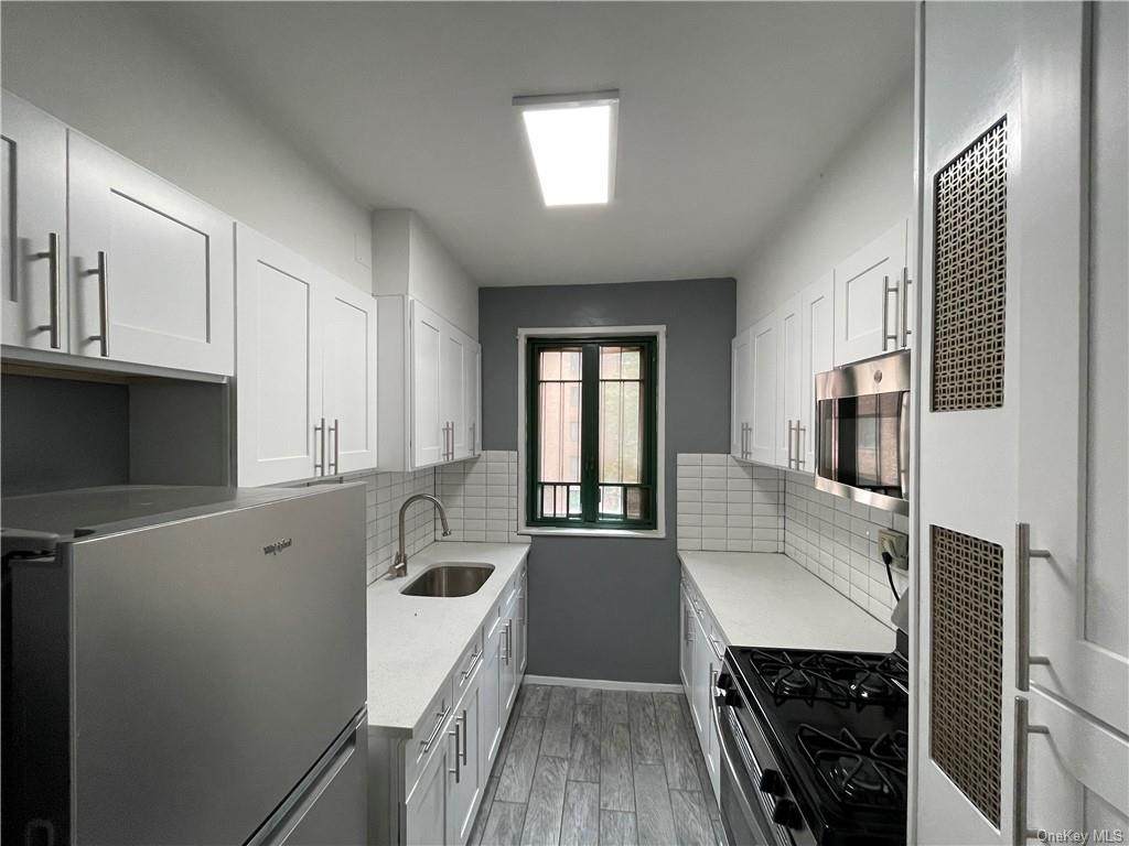 2100 Tremont Avenue - Photo 1