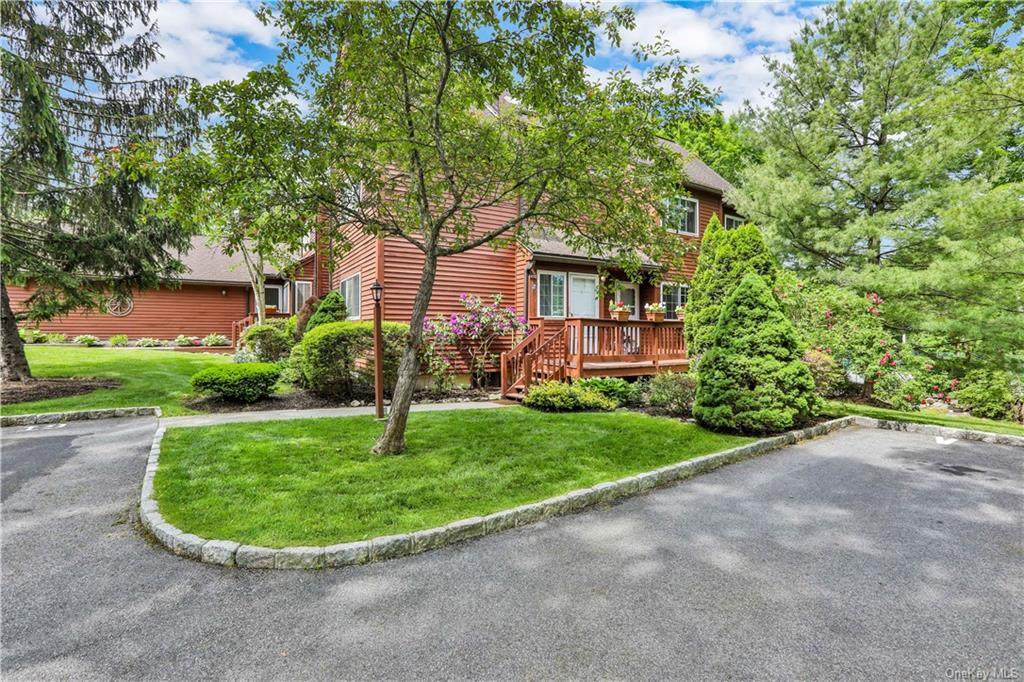 402 Tamarack Lane - Photo 1