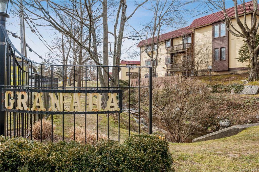11 Granada Crescent - Photo 1