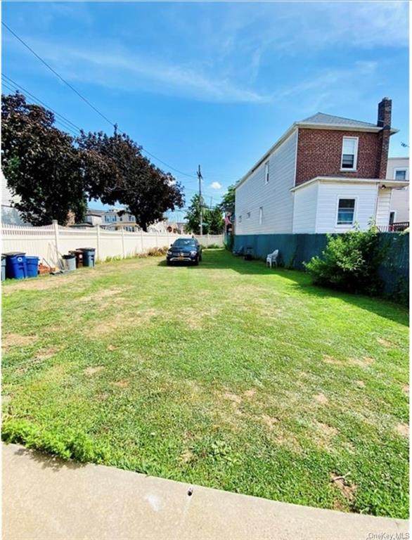 Merry Avenue - Photo 1