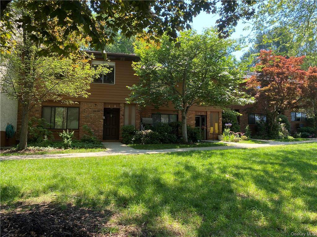 8 Coachlight Square - Photo 1