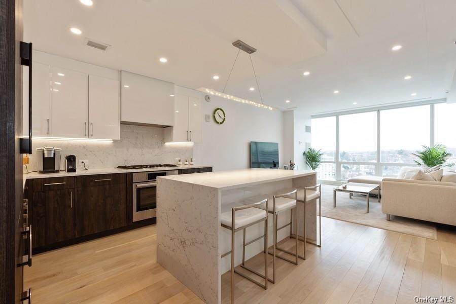 5 Renaissance Square - Photo 1