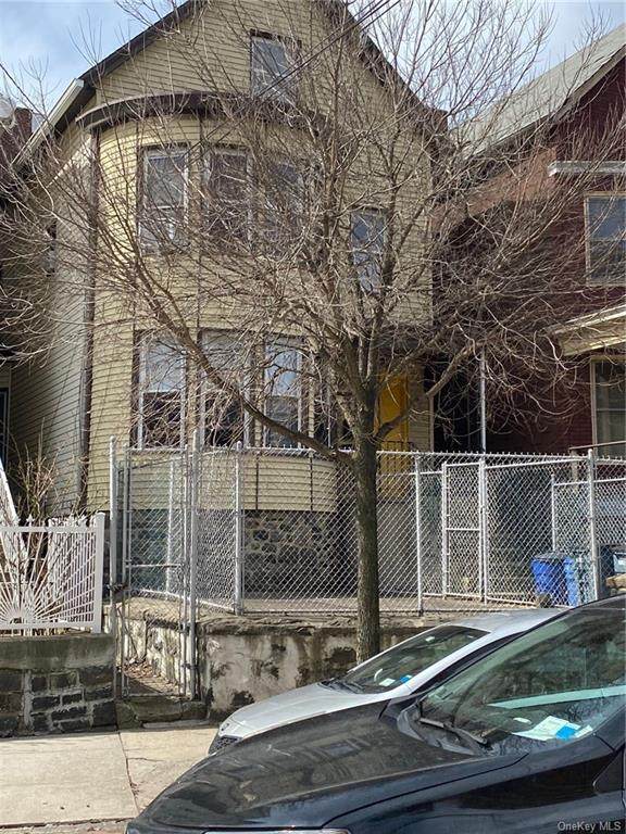 316 198 Street - Photo 1