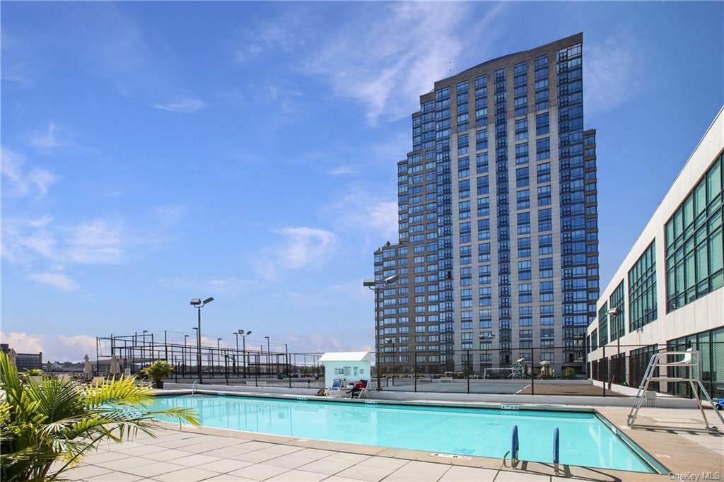 10 City Place - Photo 1