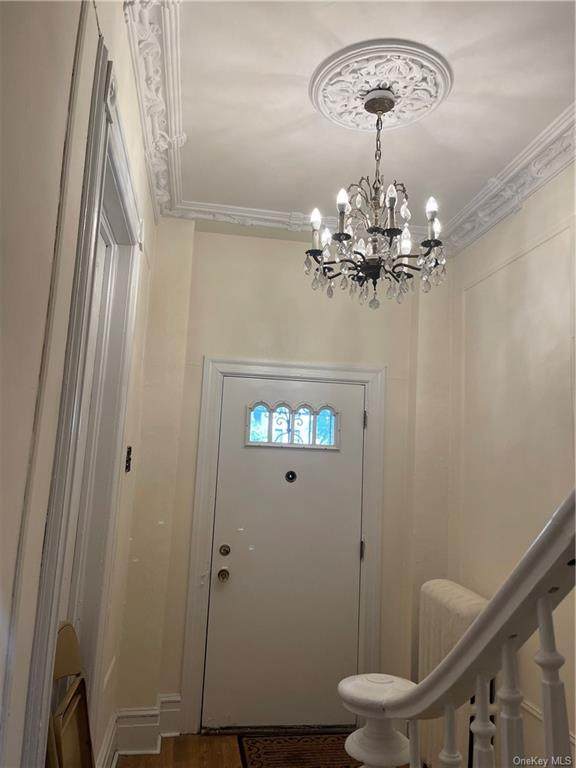 2339 Beaumont 1st Flr Avenue - Photo 1