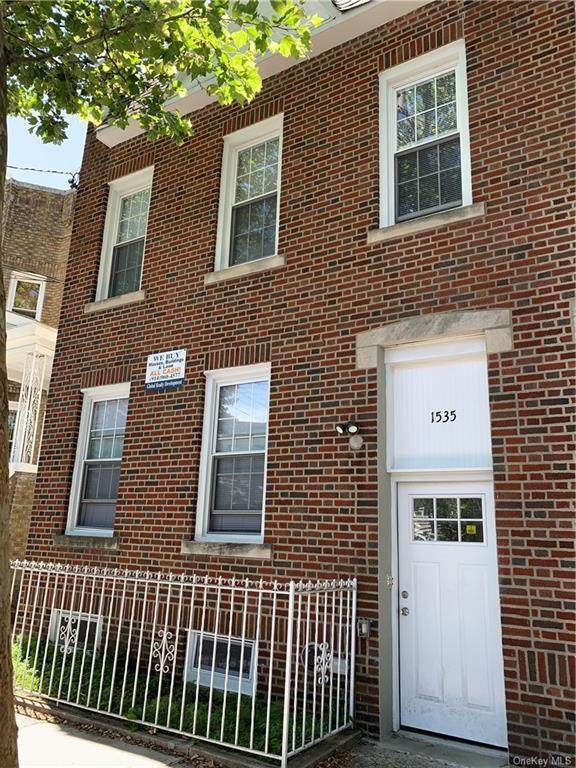 1535 Mayflower Avenue - Photo 1