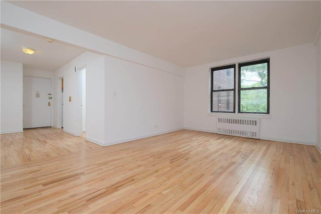 2244 Bronx Park - Photo 1