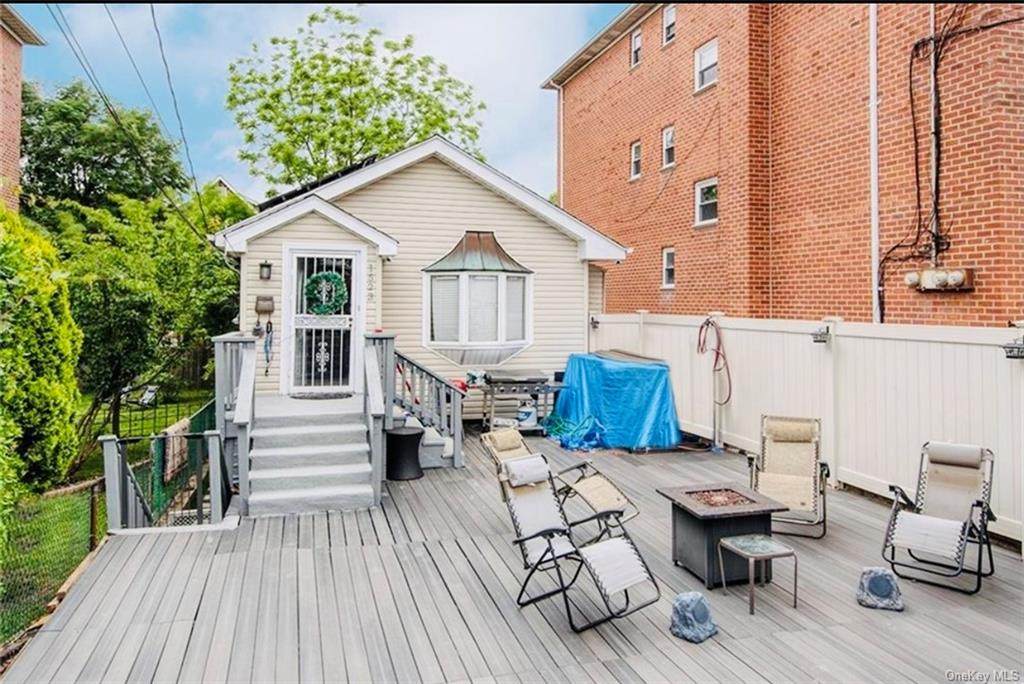 1523 Bayview Avenue - Photo 1
