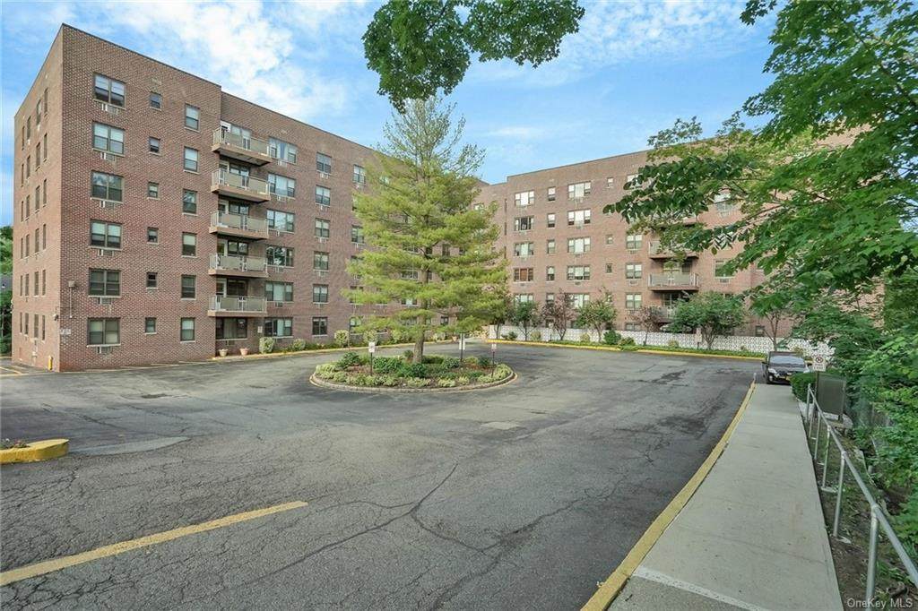 77 Carpenter Avenue - Photo 1