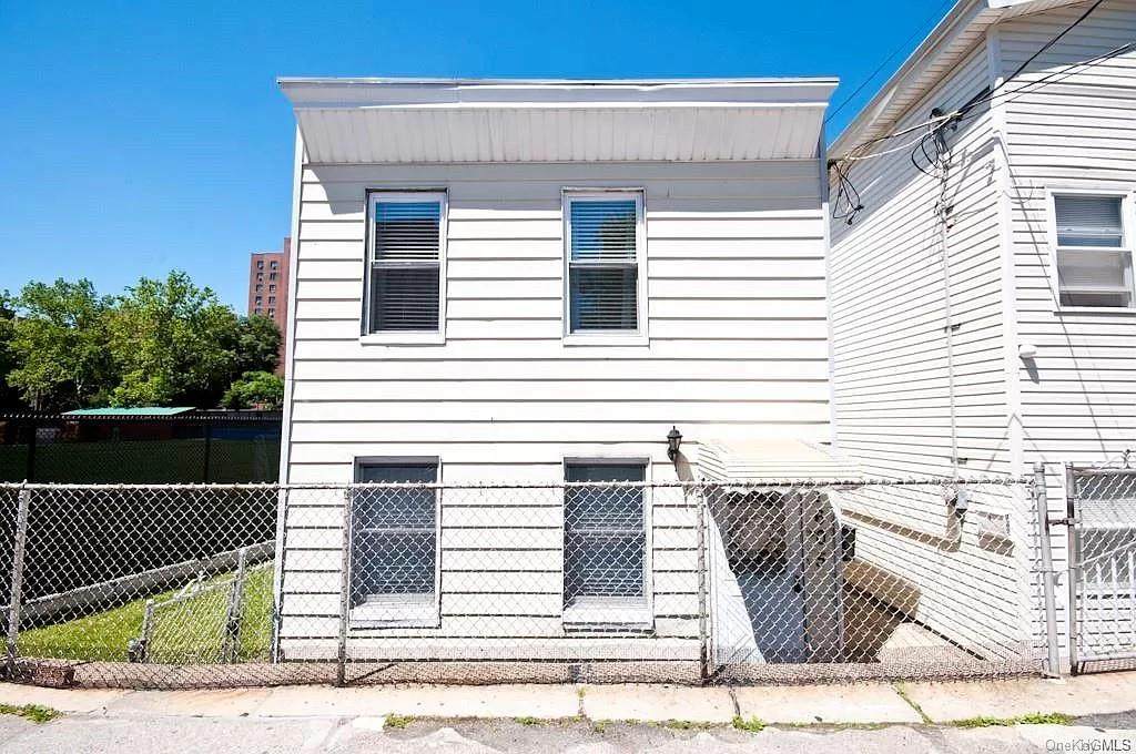 1605 Purdy Street - Photo 1