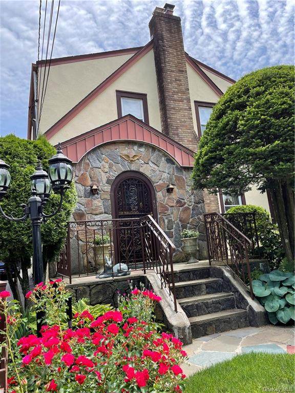 40 Bronson Avenue - Photo 1