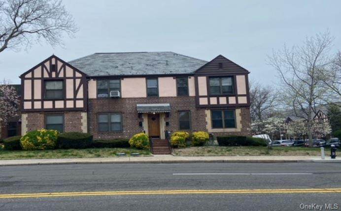 77-15 Ditmars Boulevard - Photo 1