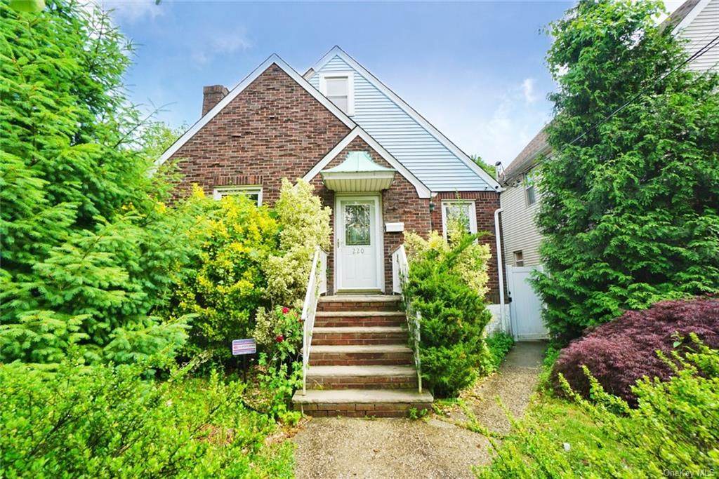 220 Hylan Boulevard - Photo 1