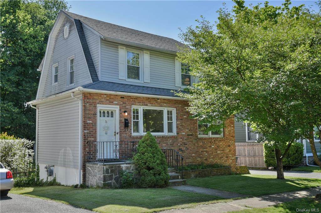 21 Roosevelt Avenue - Photo 1