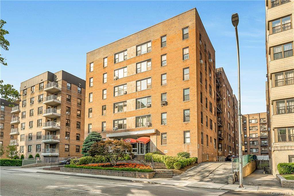 10 Broadway - Photo 1