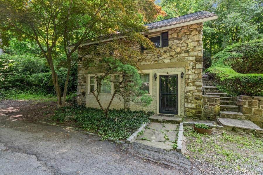 11 Colonial Terrace - Photo 1