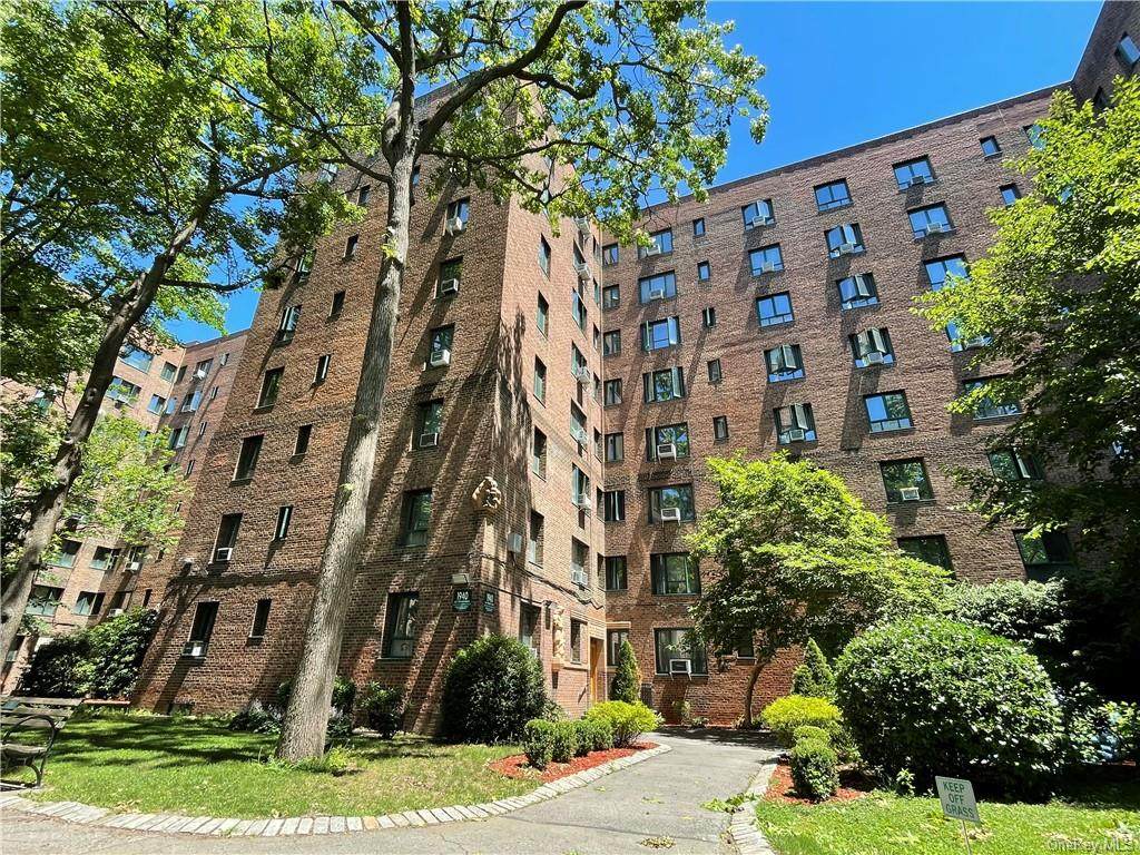 1940 Tremont Avenue - Photo 1