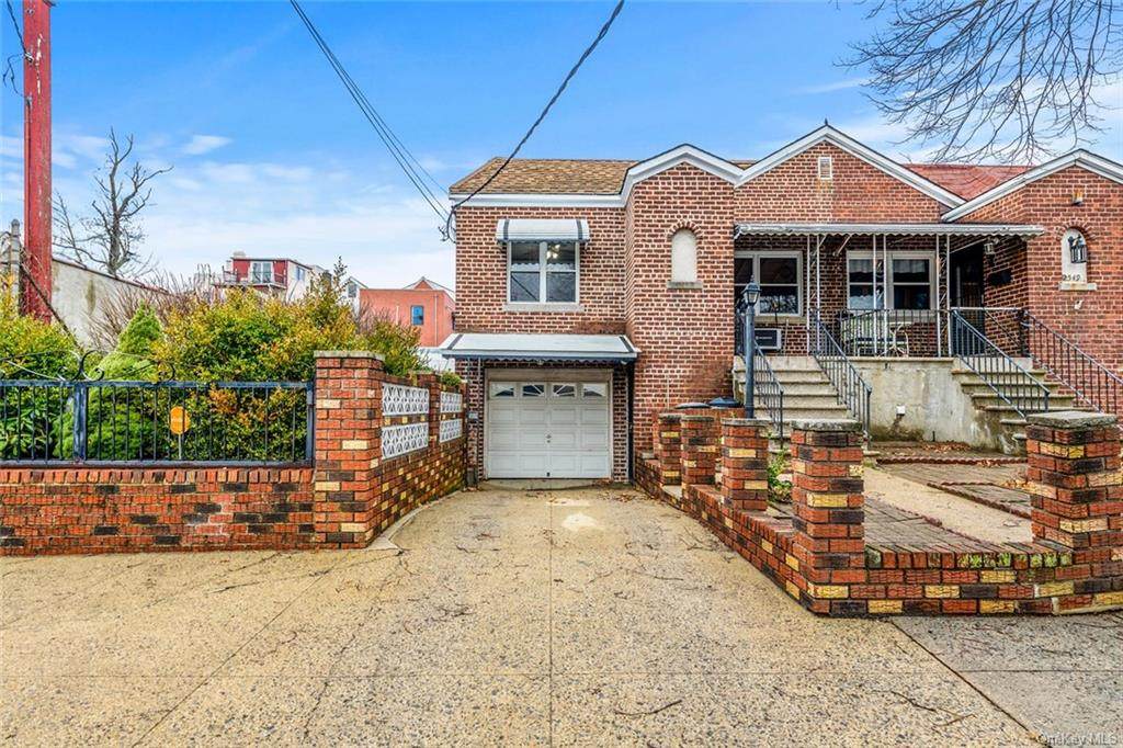 2547 Tenbroeck Avenue - Photo 1