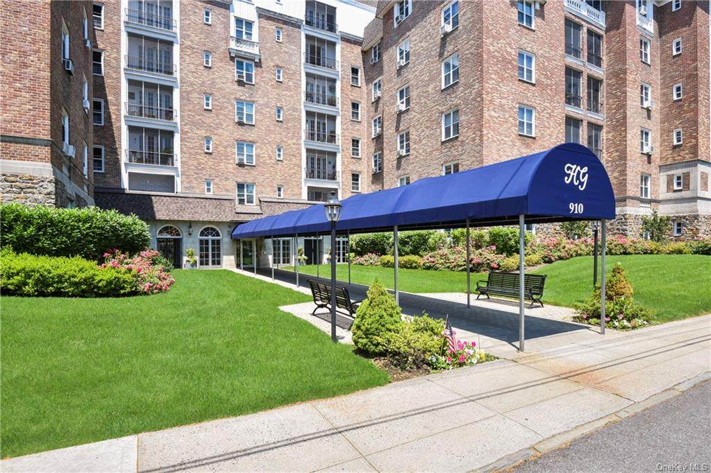 910 Stuart Avenue - Photo 1