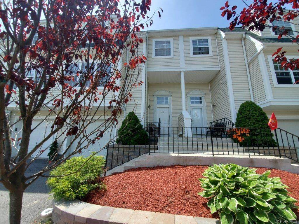 211 Sara Lane - Photo 1