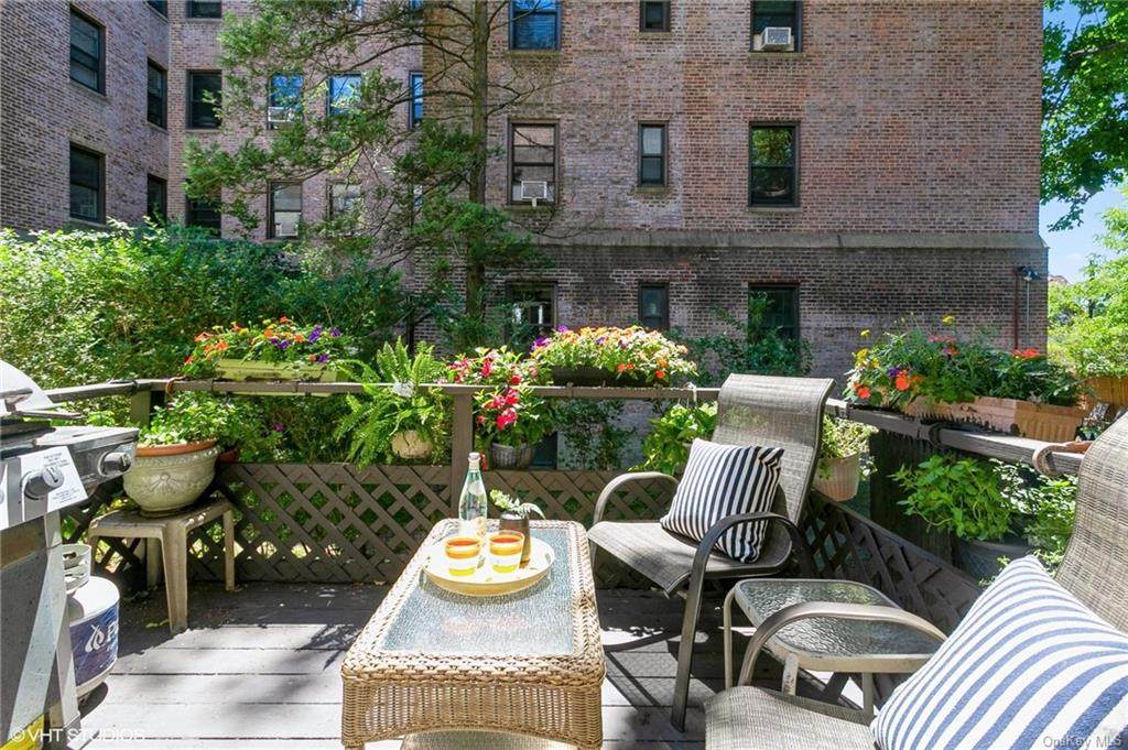 159 Centre Avenue - Photo 1