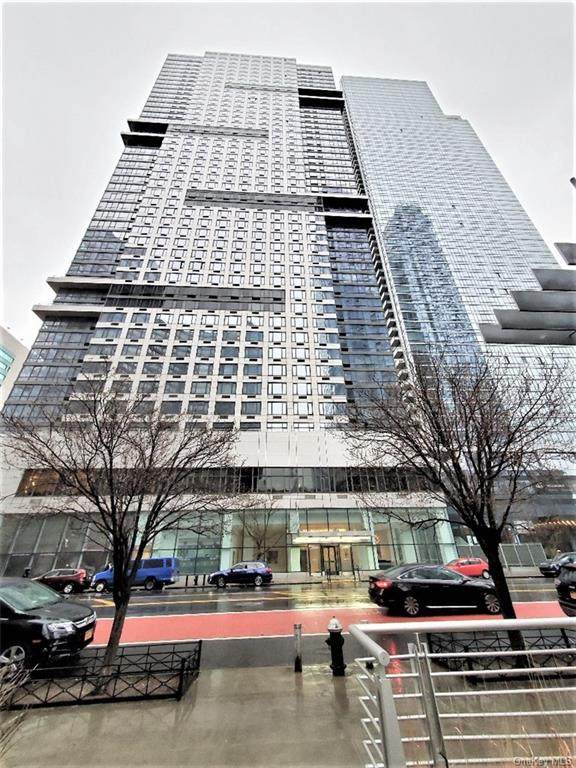 635 42nd Street - Photo 1
