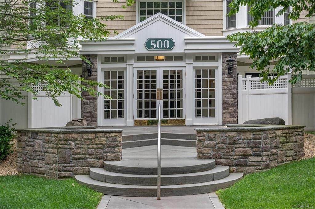 500 Pondside Drive - Photo 1