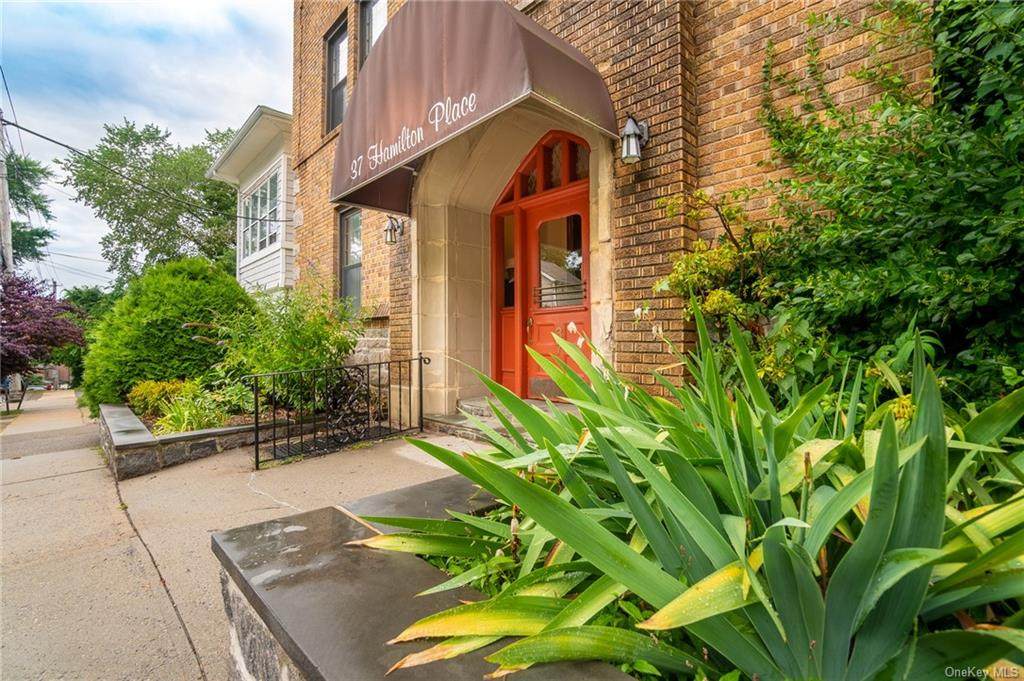 37 Hamilton Place - Photo 1
