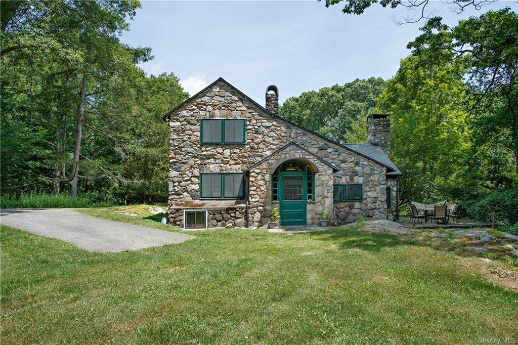 325 South Road - Photo 1