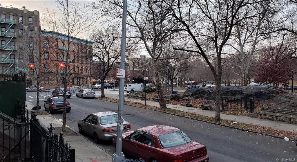 1414 Crotona Park - Photo 1