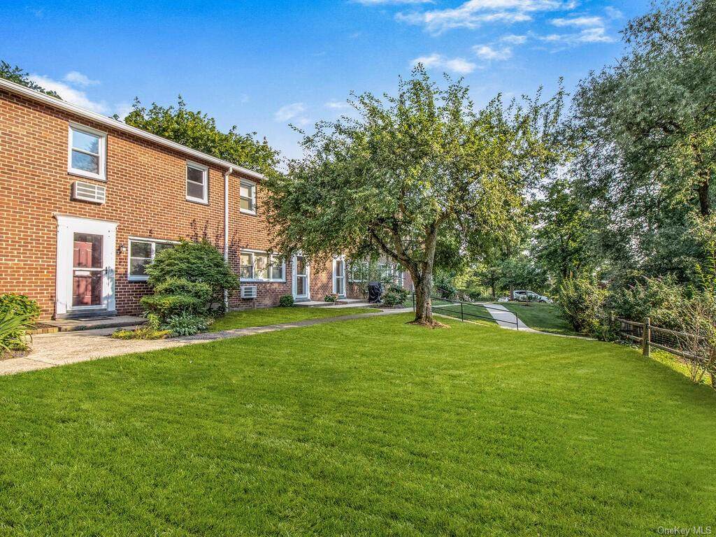 106 Charter Circle - Photo 1
