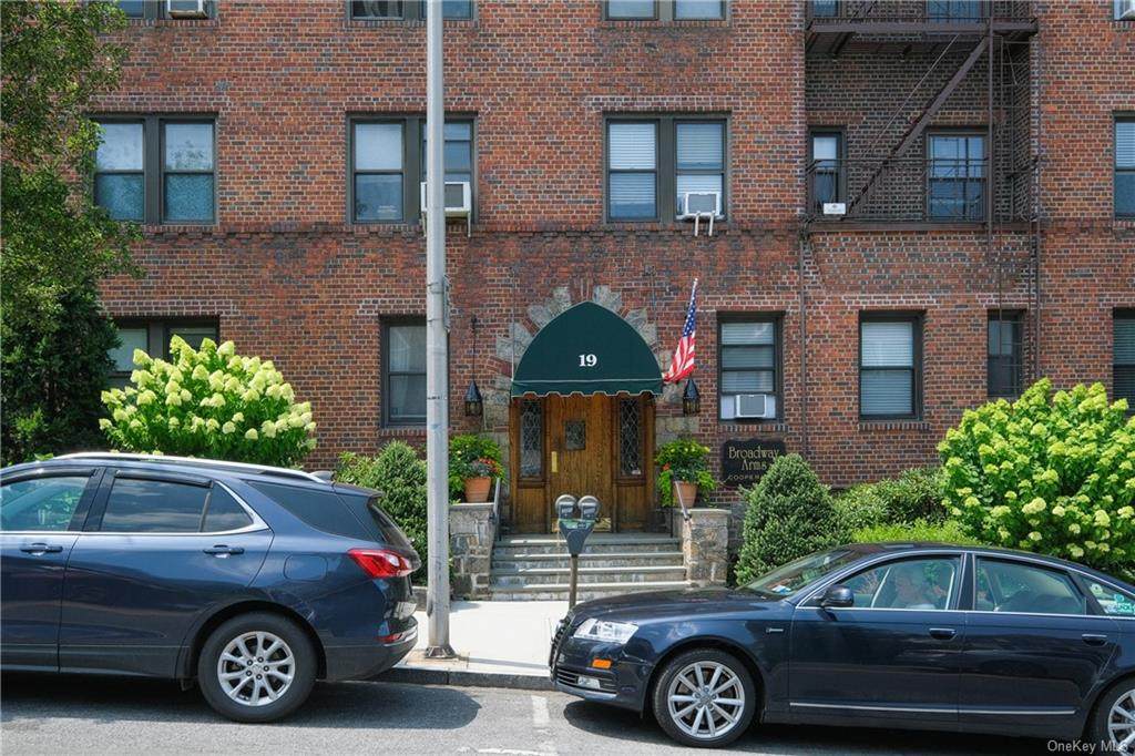 19 Broadway - Photo 1