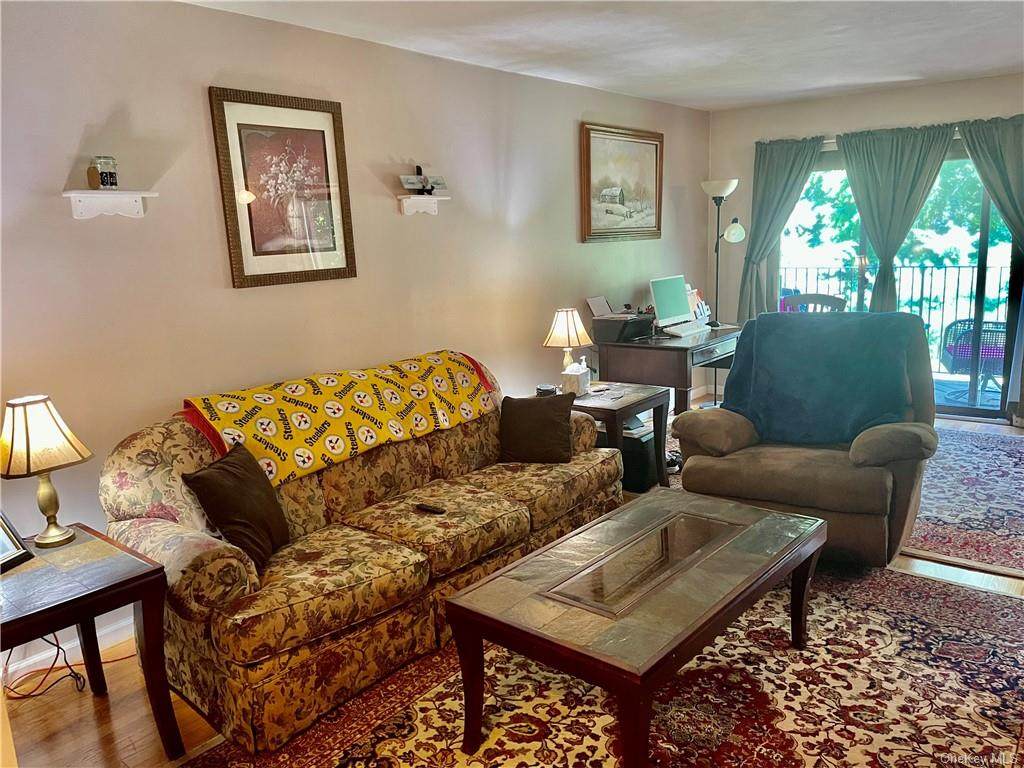 10 Oakwood Terrace - Photo 1