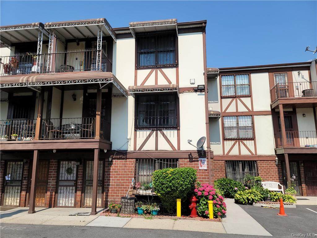 882 Union Avenue - Photo 1