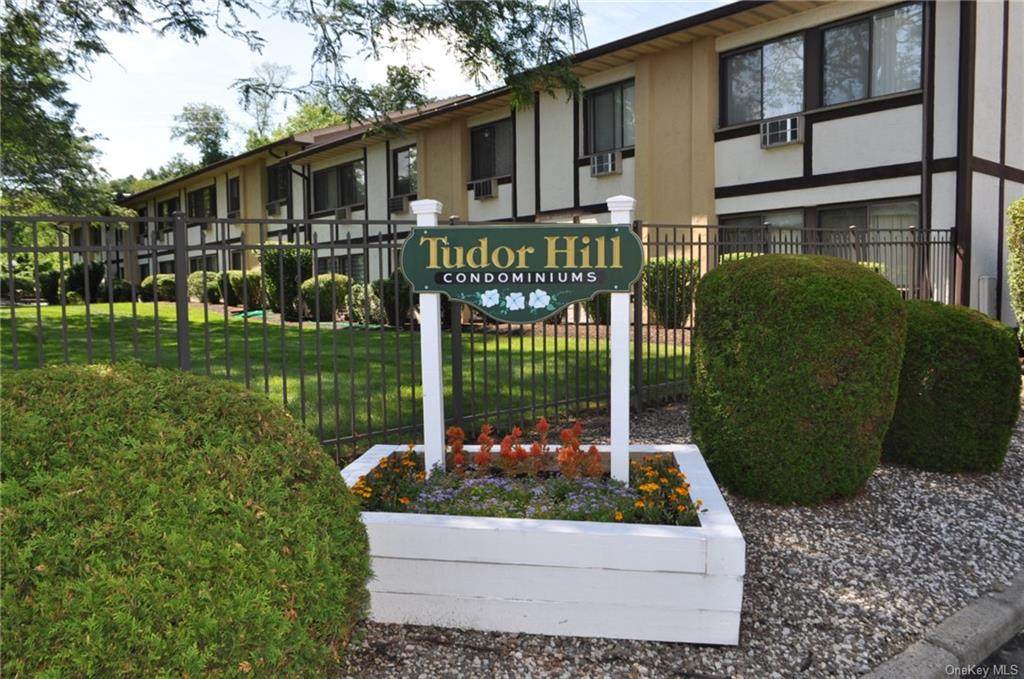 714 Tudor Hill - Photo 1